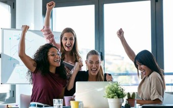 4 kiểu đồng nghiệp tưởng là thân thiết ai ngờ kéo bạn vào 'drama' lúc nào không hay