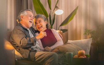 Càng về già càng an yên: 3 kiểu người âm thầm tích phúc mà nhiều người không để ý