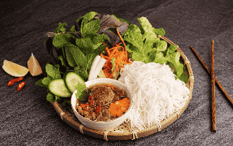 Loạt món ngon “ăn là nhớ” khi tới Hà Nội dịp lễ 30/4 – 1/5: Từ tinh hoa phố cổ đến ẩm thực đường phố khiến du khách mê mẩn