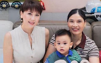 Xuất hiện cùng bà thông gia, mẹ vợ Đoàn Văn Hậu vẫn thu hút mọi ánh nhìn
