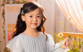 Con gái 6 tuổi nhà Cường Đô la - Đàm Thu Trang gây chú ý