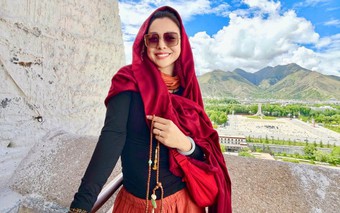 Jennifer Phạm bình yên ở Tây Tạng