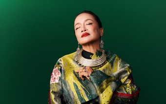 Nghệ sĩ Tú Oanh khác lạ trong bộ sưu tập của NTK Cao Minh Tiến