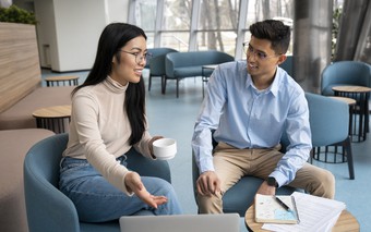 Người khôn không phải người nói hay, mà là người biết làm 2 điều