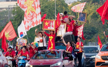 Mỹ Đình 'rực lửa' trước giờ khai màn chung kết Việt Nam vs Thái Lan