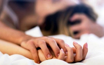 Chồng  nói “qua đêm” với nữ đối tác hơn 10 tuổi chỉ vì công việc