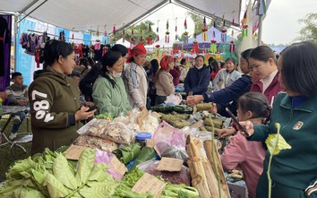 Chợ quê Tân Mỹ (Tuyên Quang) rộn ràng, hút khách nhờ đặc sản địa phương giá rẻ, chỉ từ 5.000 đồng