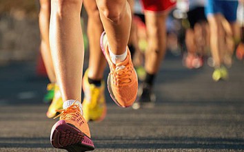 Muốn eo thon dáng gọn: Nên tập bật cóc hay chạy bộ?