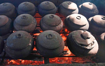 Nghệ An: Diêm dân làng muối Quỳnh Phú tìm thấy niềm vui khi nấu muối Ngự để giữ nghề