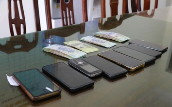 Đột kích 'lô cốt' trong nhà dân, bắt 12 đối tượng đánh bạc chuyên nghiệp