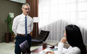 Một câu hỏi của sếp, 2 câu trả lời của người EQ thấp và người EQ cao quyết định 2 số phận nơi công sở