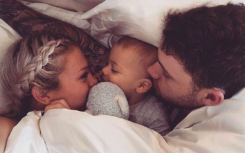 Trẻ nên ngủ cùng mẹ hay ngủ riêng để rèn tính độc lập?: Ảnh hưởng đến não bộ và những điều cha mẹ cần biết