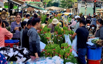 Đi chợ giáp tết Nguyên đán mua sao cho đủ, không ‘mỏi tay – cháy ví’