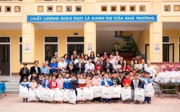 Traphaco đồng hành cùng Báo Sức khỏe và Đời sống mang chăm sóc sức khỏe và hơi ấm Tết đến vùng cao Nghệ An