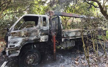 Hà Nội: Xe tải cẩu vướng dây điện rồi bốc cháy khiến một người tử vong