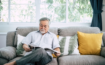 Nghỉ hưu sớm để tận hưởng, cựu hiệu trưởng hối hận khi mỗi tháng tiêu vượt lương hưu