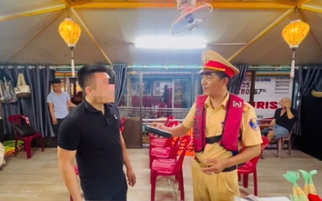 CSGT Huế siết kiểm soát điều kiện hoạt động thuyền rồng, đảm bảo an toàn khách du lịch
