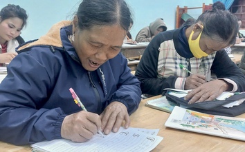 Chuyện những 'học sinh đặc biệt' nơi bản Tà Ôi