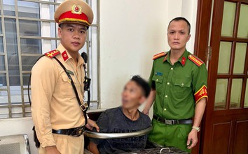 Khống chế kịp thời đối tượng dùng bồ cào đập phá xe của người đi đường ở Hà Nội