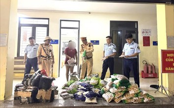 Kiểm tra xe ô tô của một phụ nữ, công an thu giữ hơn 400kg xúc xích, há cảo, thịt viên không rõ nguồn gốc