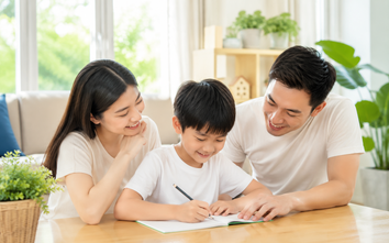 Một kiểu yêu con của cha mẹ tưởng tốt hóa ra còn nguy hiểm hơn cả đòn roi