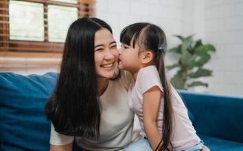 2 bà mẹ, 2 cách giáo dục, 25 năm sau tạo ra 2 số phận hoàn toàn trái ngược