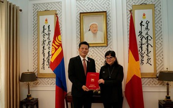 Đạo diễn Lê Quý Dương được vinh danh và trao tặng danh hiệu 'Giáo sư danh dự'


