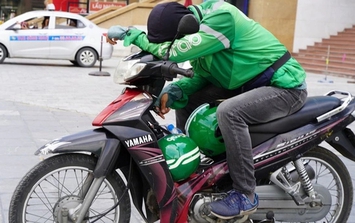 Tài xế xe ôm công nghệ giảm 50% thu nhập, hết thời vàng son