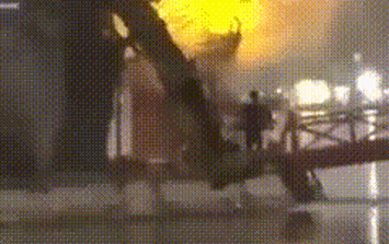 Video: Khống chế đám cháy lớn tại Cầu Thê Húc