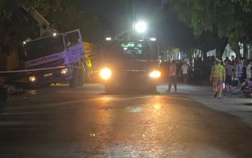 Thái Bình: Xe bồn chở bê tông sập cẩu, nhiều người bị thương