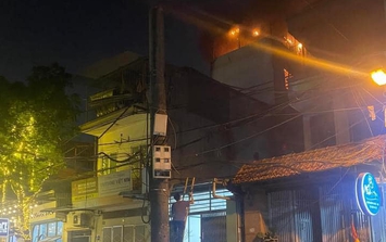 Hà Nội: Khống chế đám cháy tại nhà dân trên phố Vũ Tông Phan