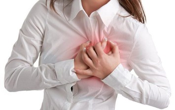 Người phụ nữ 65 tuổi bị nhồi máu cơ tim trong đêm thoát chết sau 4 lần ngừng tim từ dấu hiệu nhiều người Việt mắc phải