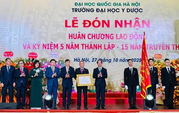 Trường Đại học Y Dược đón nhận Huân chương Lao động hạng Ba