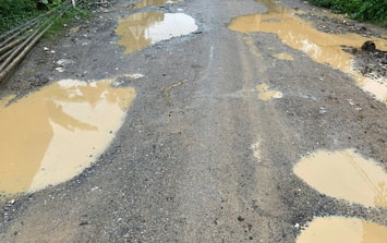 'Ổ voi, ổ gà' giăng kín tỉnh lộ 530D tại Thanh Hóa