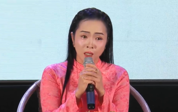 Cô giáo bật khóc khi bất ngờ nhận được lời tri ân từ nữ sinh có ý định bỏ học