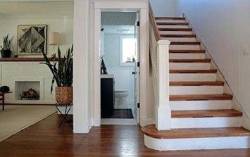 Những bất lợi về phong thủy khi cửa nhà vệ sinh đối diện cầu thang