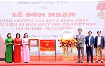 Trường THCS Nghĩa Tân đón Huân chương Lao động hạng Nhất của Chủ tịch nước