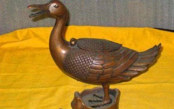 Dốc toàn bộ tiền tiết kiệm 1,3 tỷ đồng mua 'chú vịt đồ chơi', cả gia đình ngã quỵ khi biết giá trị thực từ chuyên gia