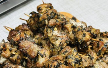 Món ngon ngày lạnh: Làm thịt lợn xiên rang muối lá lốt bằng nồi chiên không dầu ngon mê ly