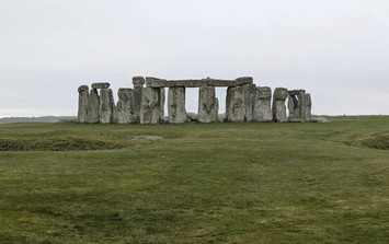 16 hố bí ẩn gần Stonehenge hé lộ sự thật gây chấn động