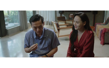 Phó Bí thư tỉnh Sách thân mật với nữ doanh nhân 'nóng bỏng'?