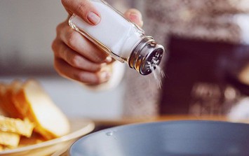 5 cách đơn giản để giảm tiêu thụ muối, bảo vệ tim mạch