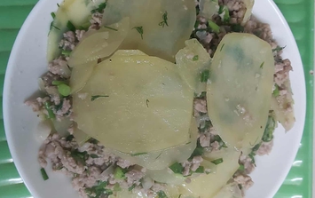 Khoai tây thái lát xào thịt băm kiểu này mềm ngon, đặc biệt vẫn giữ nguyên miếng không bị nát