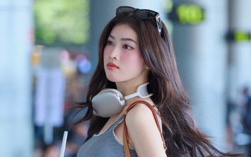 Hoa hậu đua nhau chụp ảnh trạm tỷ đang gây sốt