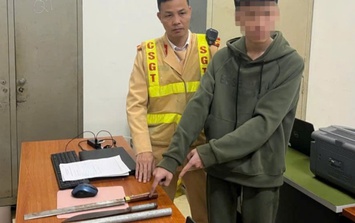 Hà Nội: Thiếu niên 15 tuổi giấu dao và tuýp sắt trong bao vợt cầu lông để đi 'hỗn chiến'