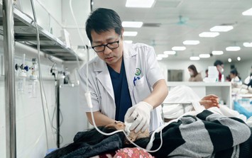 Vụ lật xe ở Lào Cai: Tình trạng 7 nạn nhân hiện đang cấp cứu tại Bệnh viện Việt Đức