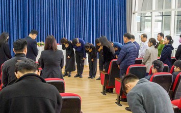 Đà Nẵng: Học sinh lớp 1 tử vong tại hồ bơi, nhà trường tổ chức xin lỗi gia đình