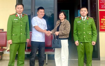 Trả lại hơn 300 triệu đồng cho người chuyển nhầm vào tài khoản