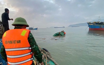 4 ngư dân thoát nạn khi tàu bị chìm trên biển