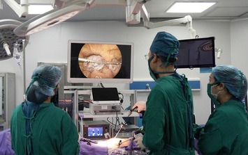 Đau bụng bất thường, cụ bà 80 tuổi phát hiện mắc u nang quái buồng trứng